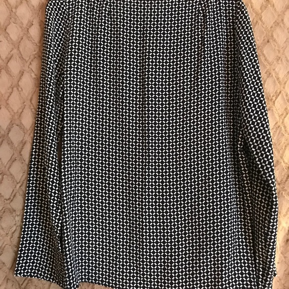 Zara Top- size Large. Black and whit dress shirt - Picture 3 of 3
